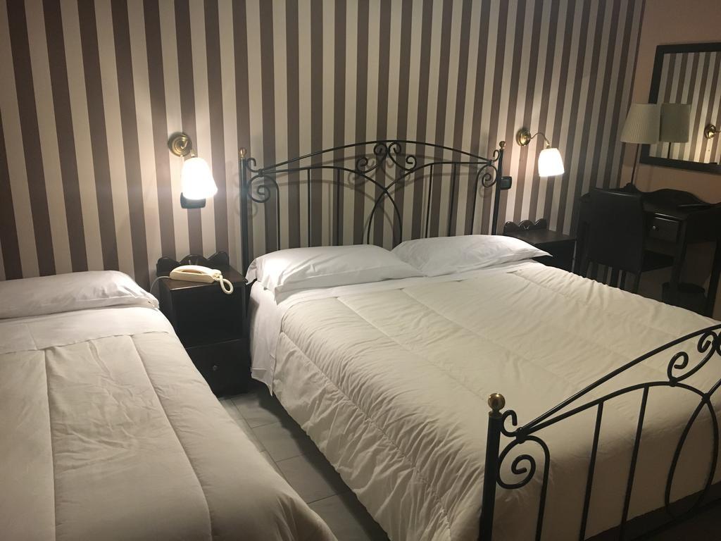 Hotel Degli Amici Pompei Bagian luar foto