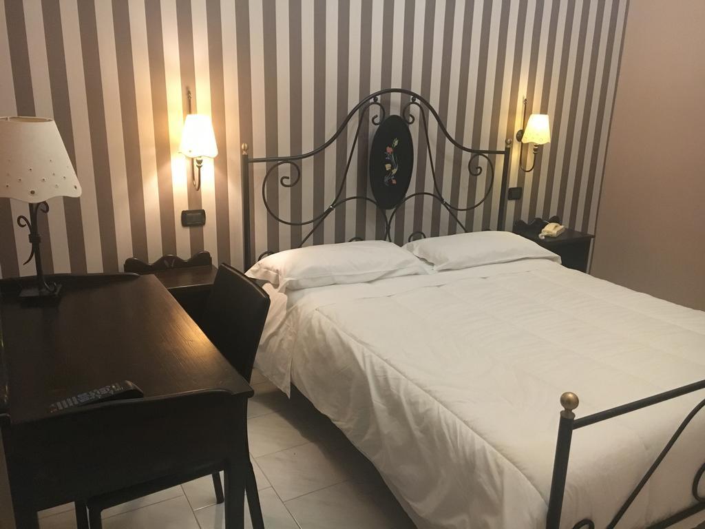Hotel Degli Amici Pompei Bagian luar foto