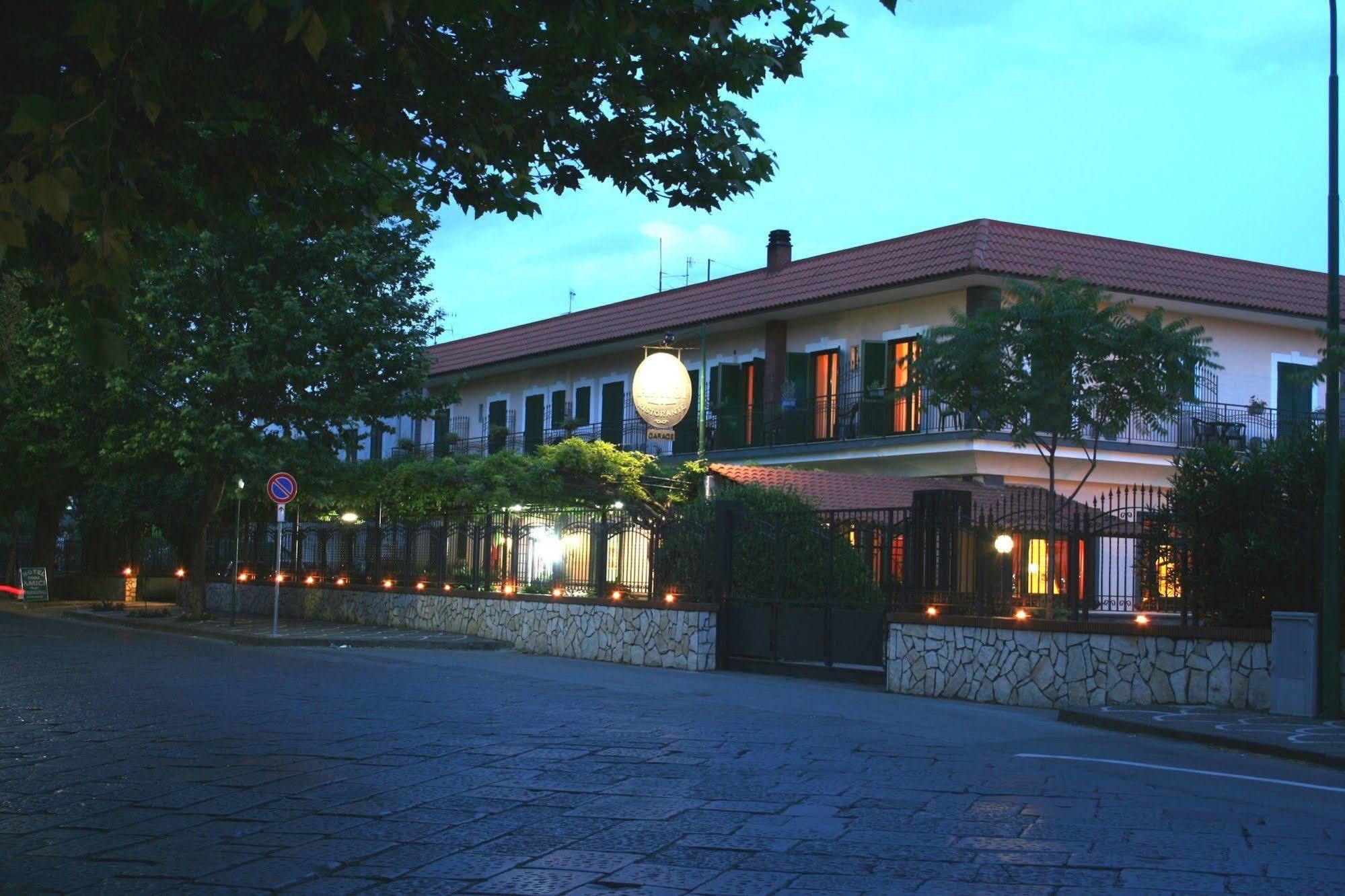 Hotel Degli Amici Pompei Bagian luar foto