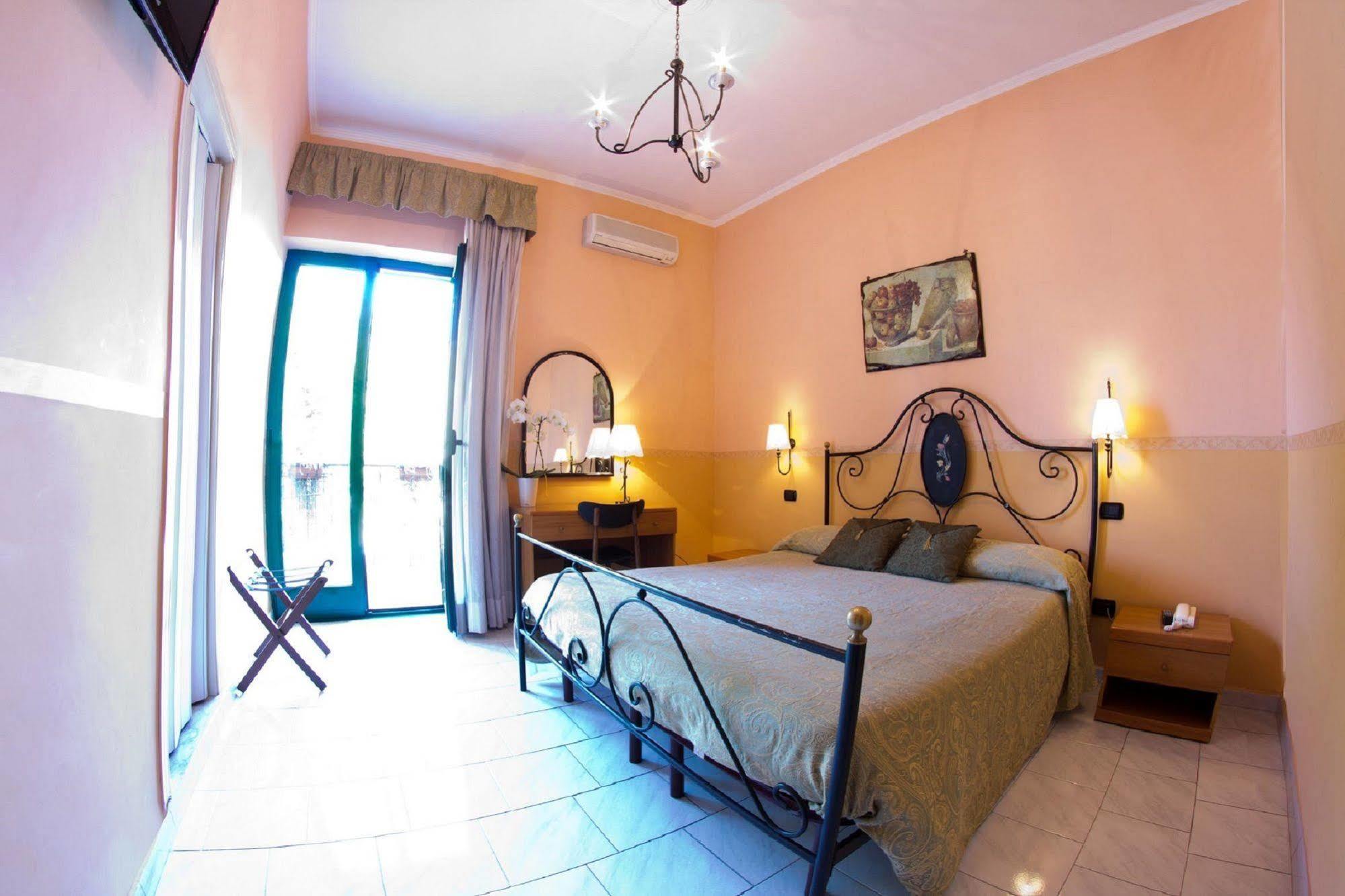 Hotel Degli Amici Pompei Bagian luar foto